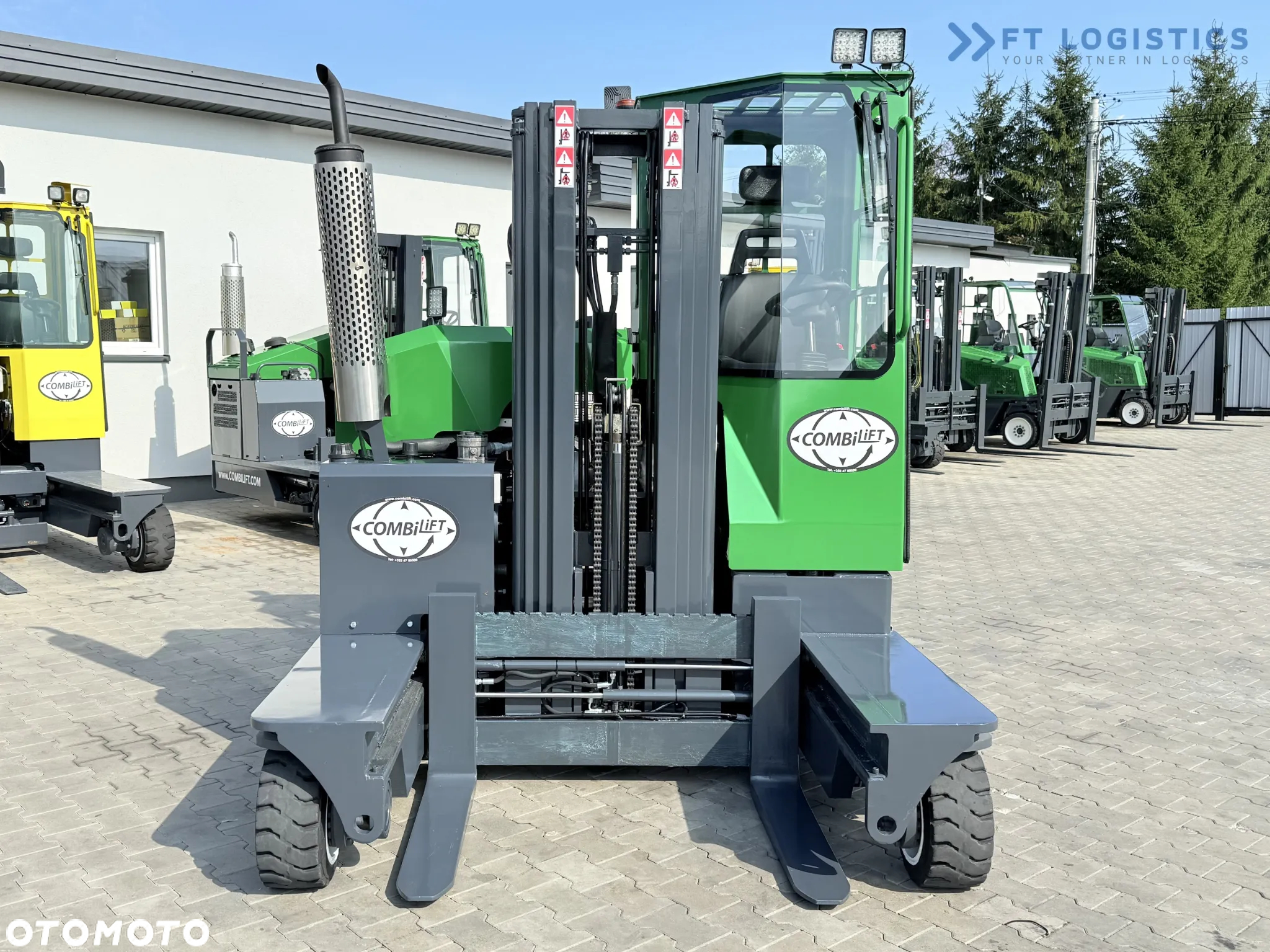 Combilift C2500 / GAS / TRIPLEX 4900MM / WOLNY SKOK /JEDYNE 2446 MOTOGODZIN /  POZYCJONER WIDEŁ / PEŁNA KABINA / STAN IDEALNY / Szeroka oferta wózków czterokierunkowych i bocznych, dopasowanych do różnorodnych potrzeb i zastosowań - 5