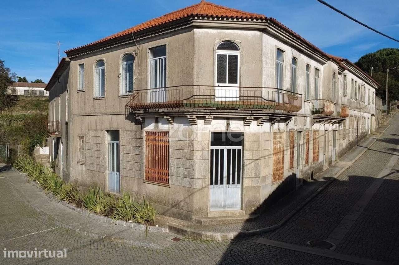 Quintinha no Largo da Igreja de Escariz, Arouca - Grande imagem: 2/46