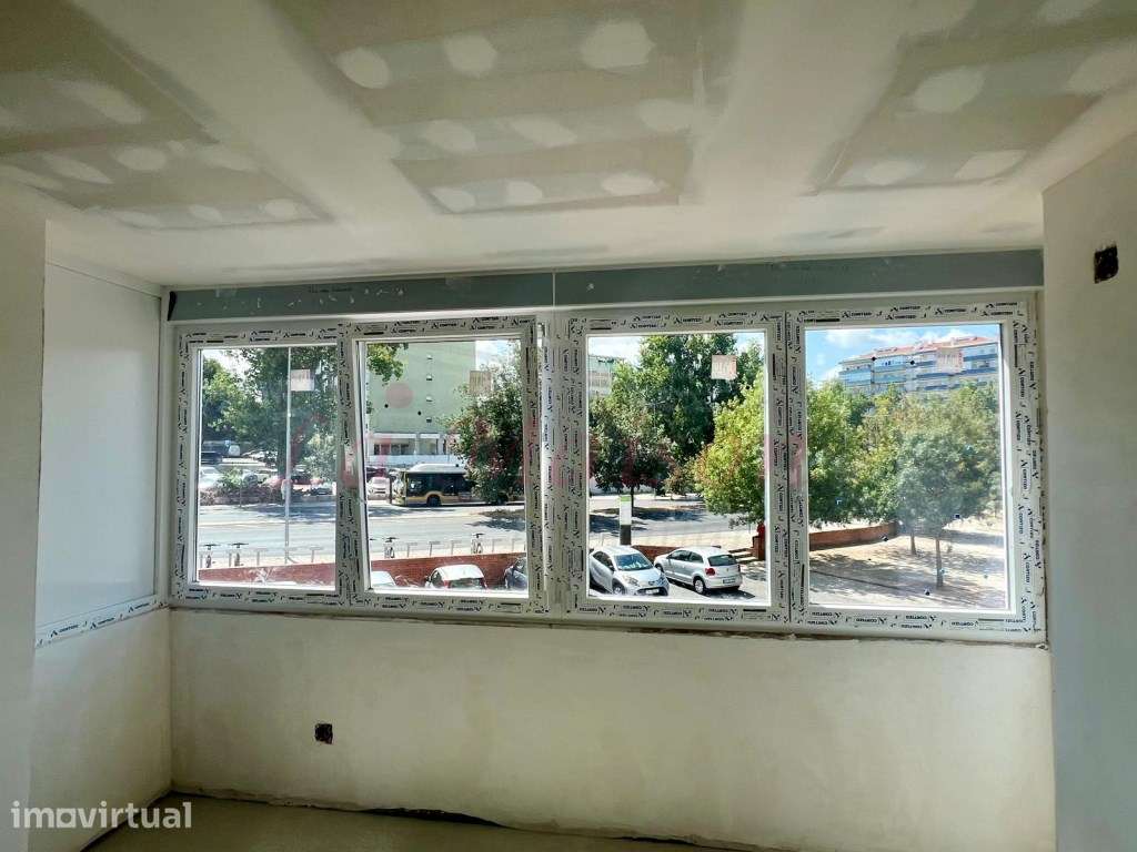 Apartamento T4 em remodelação nos Olivais - Grande imagem: 2/16