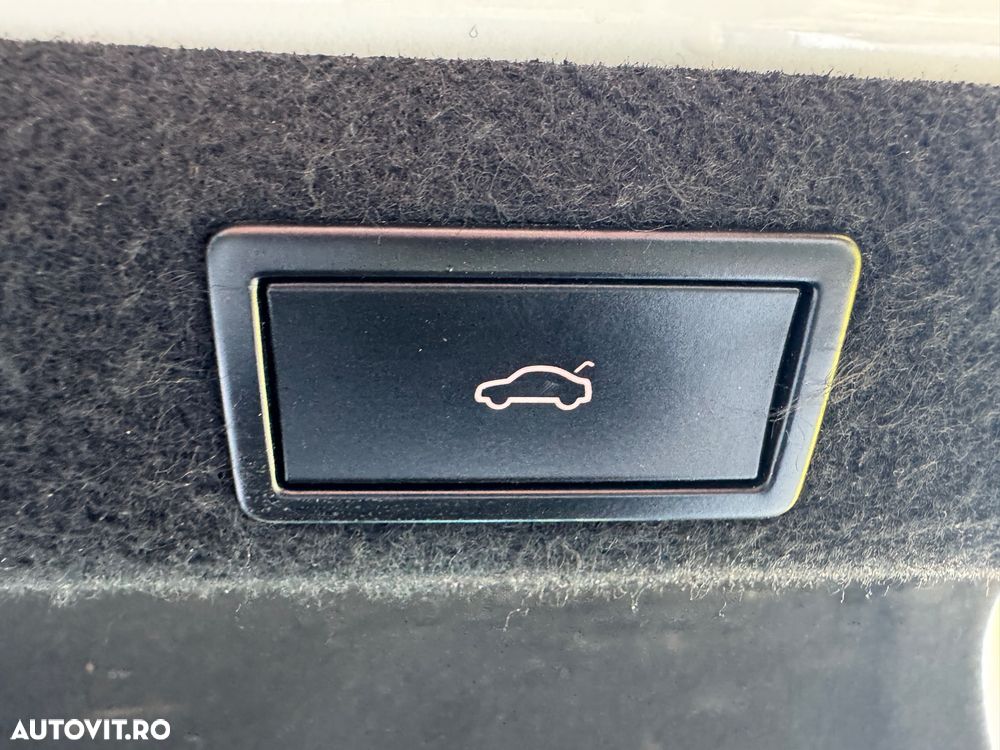 Skoda Superb 2.0 TDI DSG Premium Edition - 23