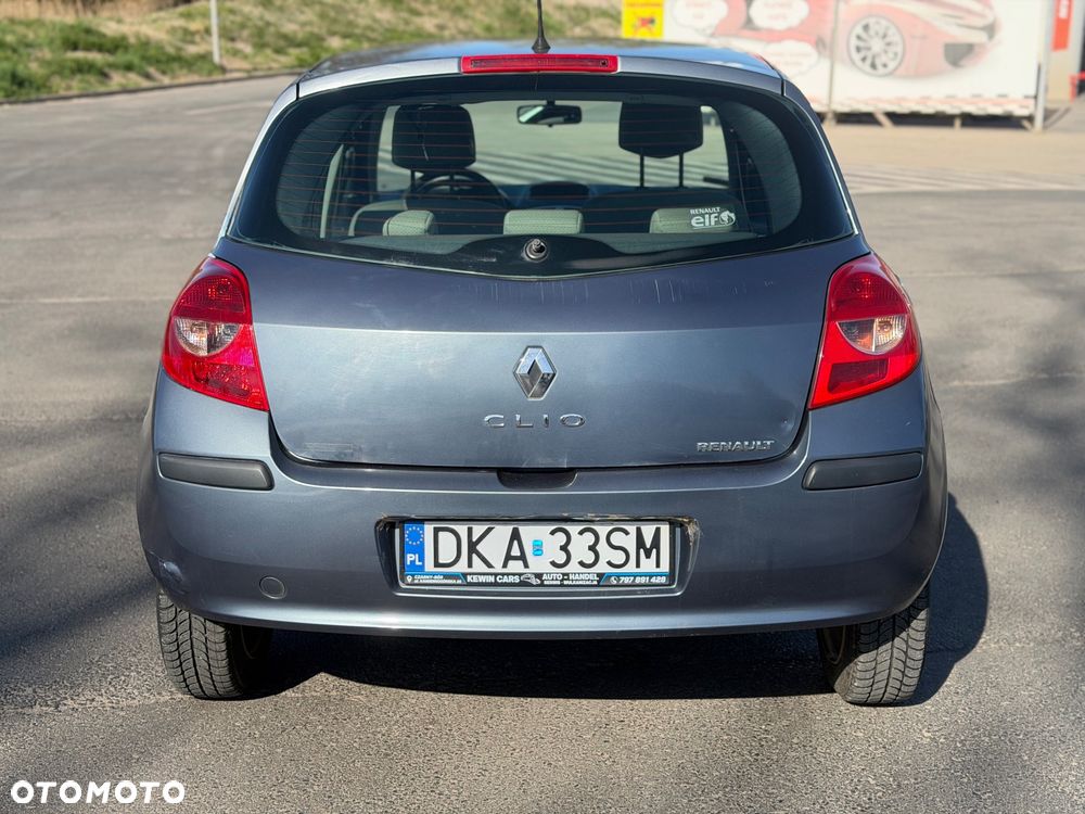 Renault Clio 1.2 16V Confort Authentique - 12