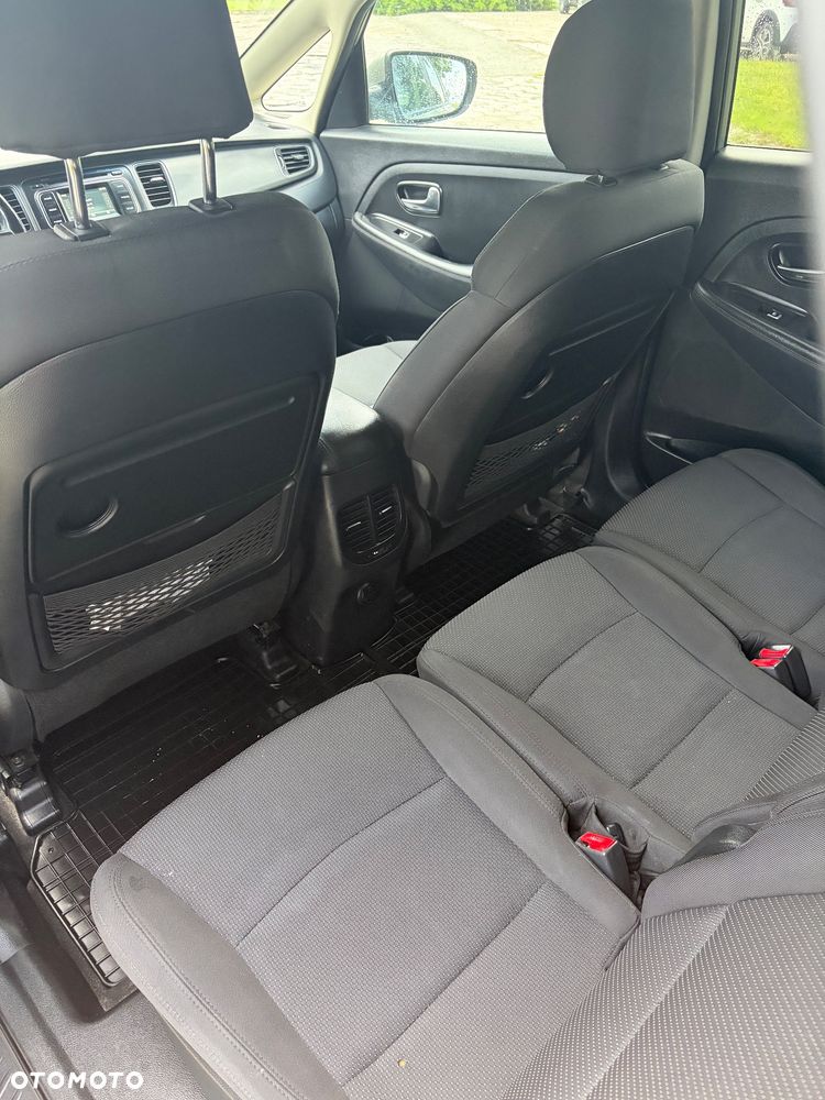 Kia Carens - 15