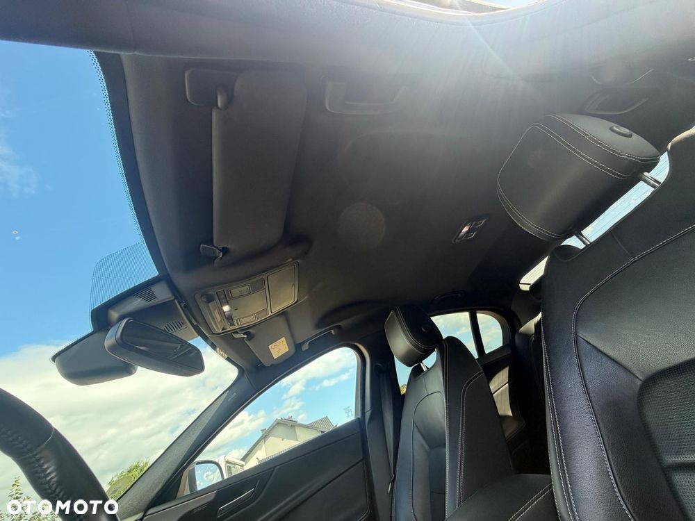 Jaguar XE 2.0 D R-Sport - 9