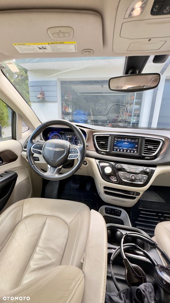 Chrysler Pacifica - 26