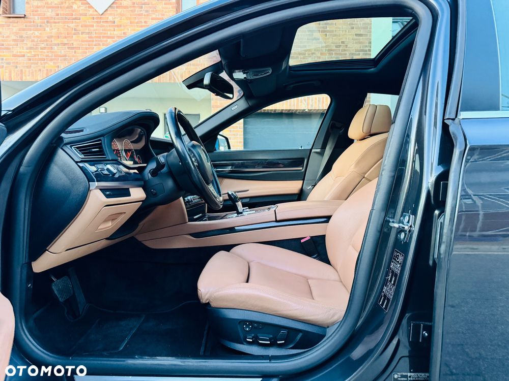 BMW Seria 7 740i - 9