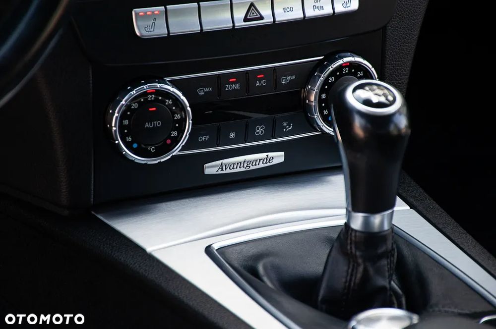 Mercedes-Benz Klasa C 180 T BlueEFFICIENCY Avantgarde - 33