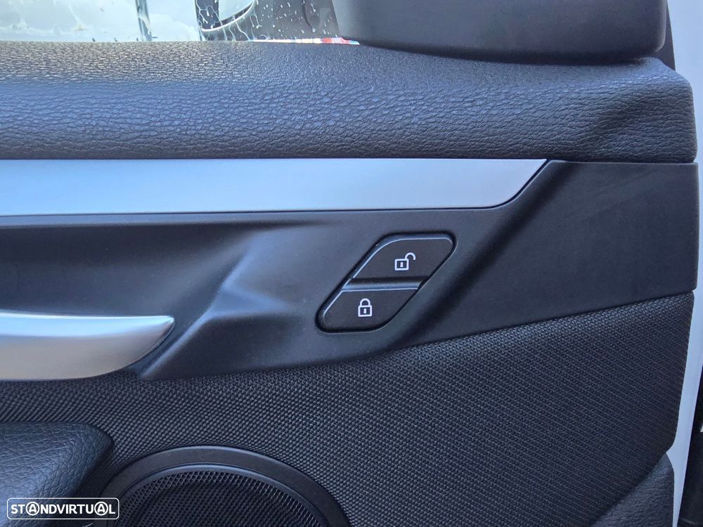 BMW X1 16 d sDrive Auto Line Sport - 41