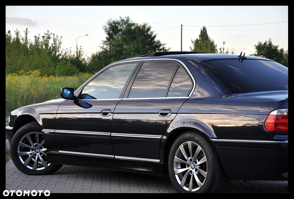 BMW Seria 7 728i L - 12
