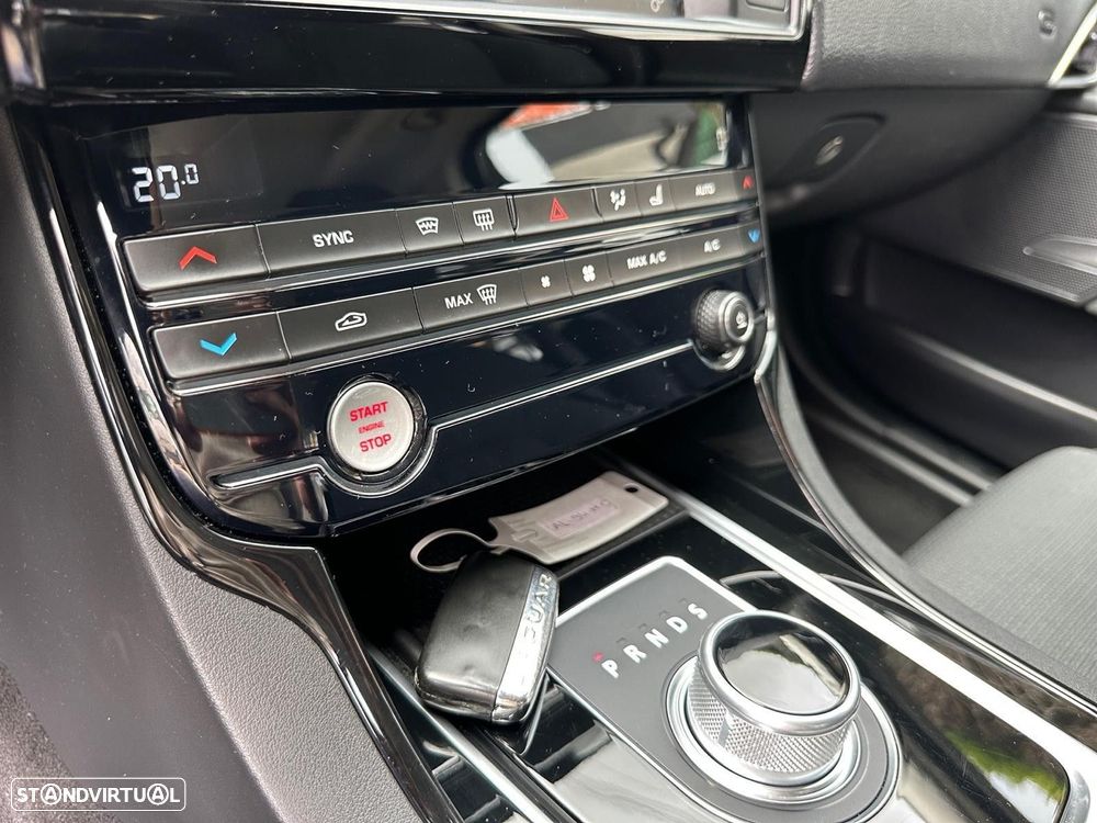 Jaguar XE 2.0 D Prestige Aut. - 17