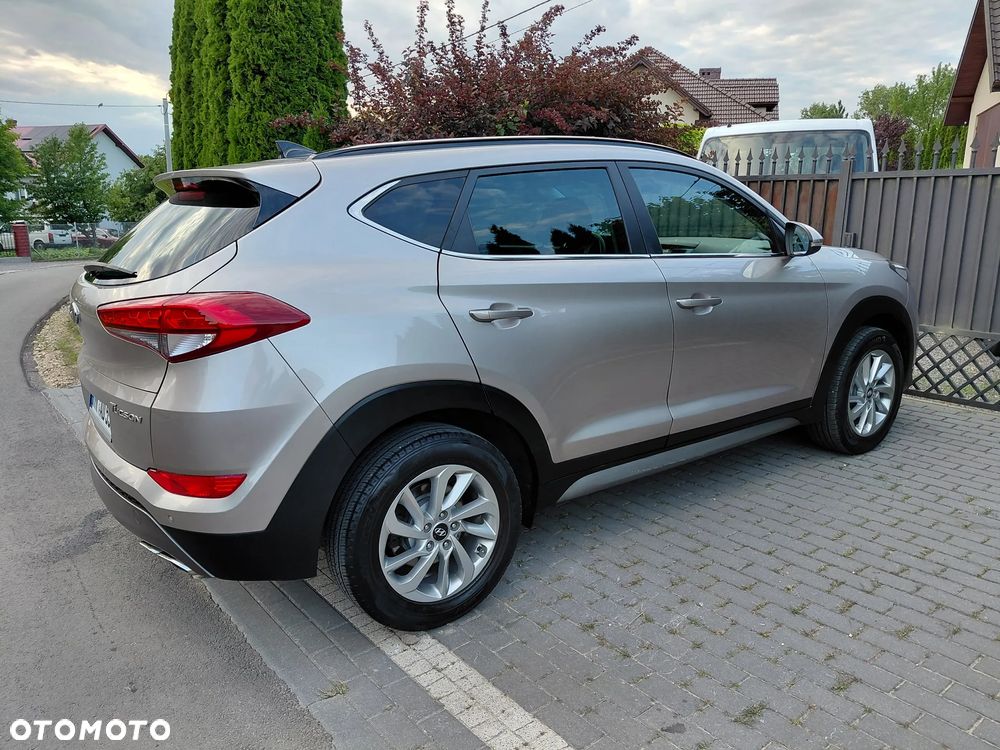 Hyundai Tucson 2.0 CRDI BlueDrive Style 2WD - 24