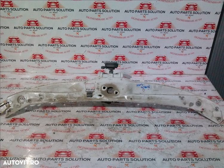 traversa superioara radiatoare renault clio an fabr. 2010 - 1