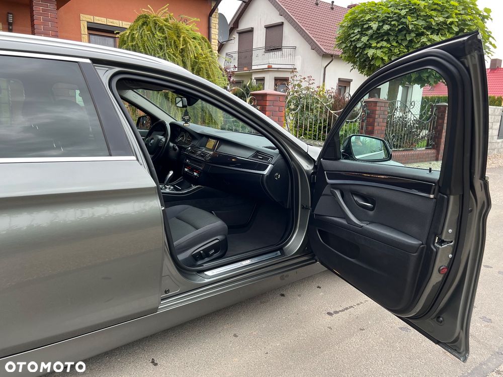 BMW Seria 5 525d Sport-Aut Modern Line - 27