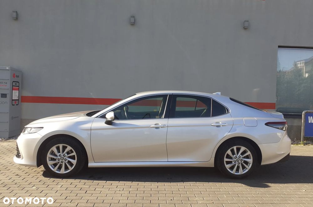 Toyota Camry 2023 photo 2