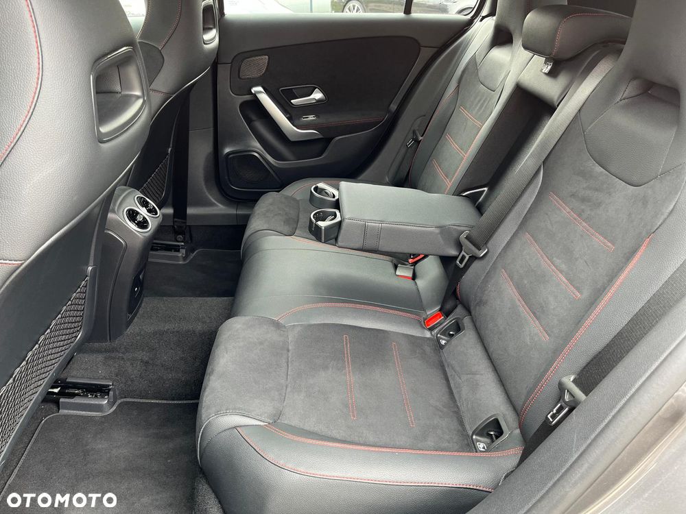 Mercedes-Benz Klasa A 220 4-Matic AMG Line 8G-DCT - 33