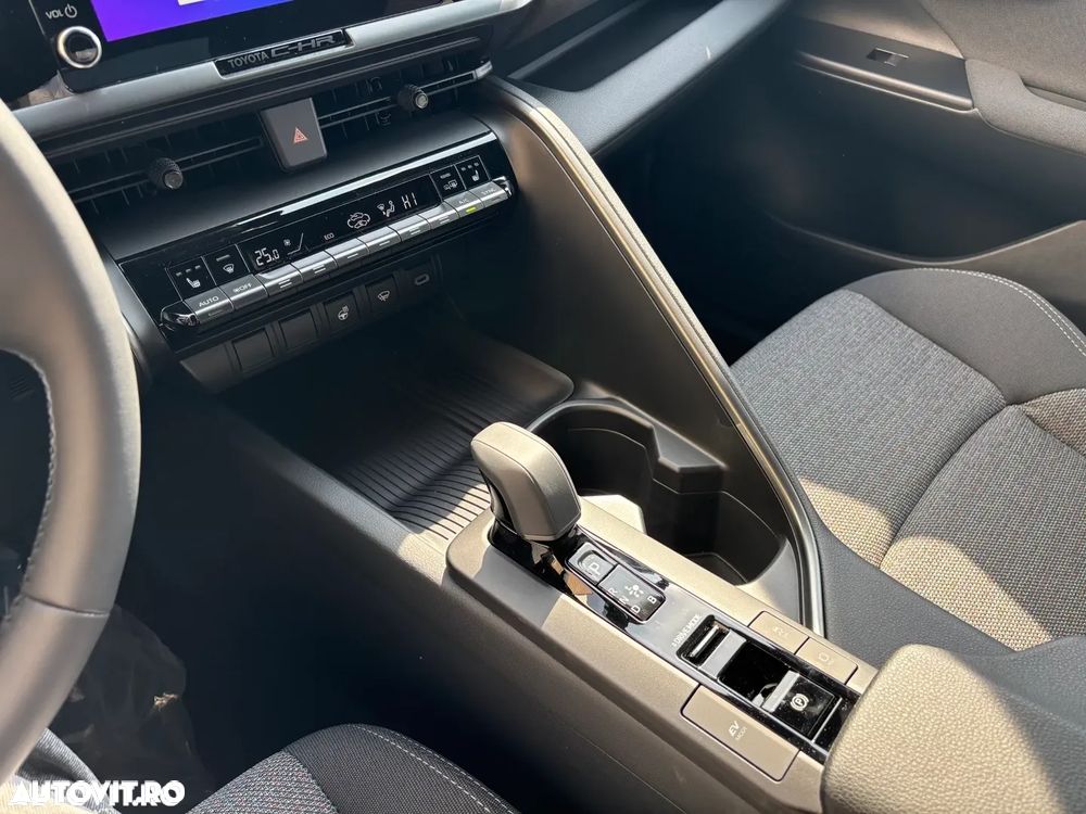 TOYOTA C-HR 2026 — imagine 14