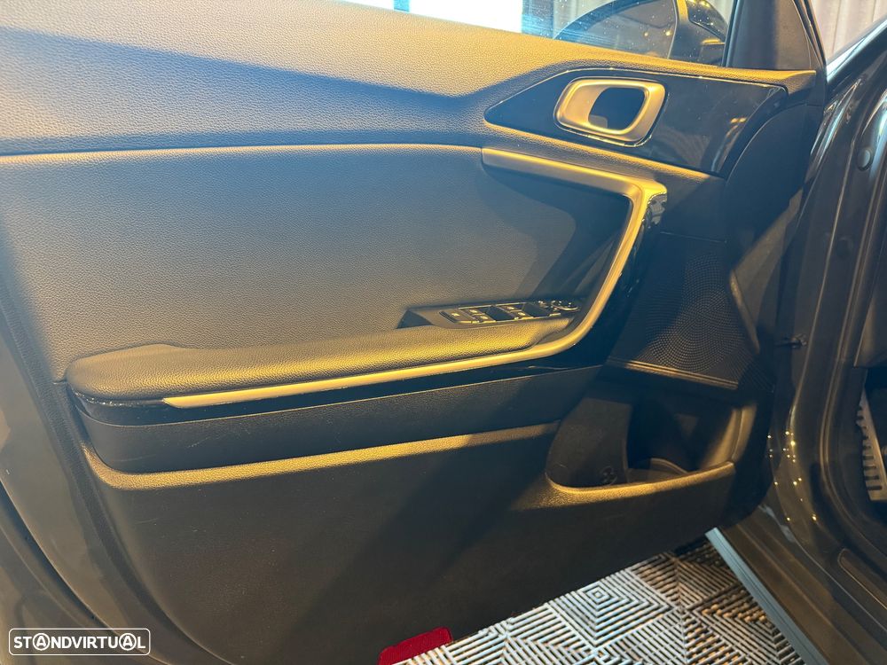 Kia XCeed 1.6 GDi PHEV First Edition - 17