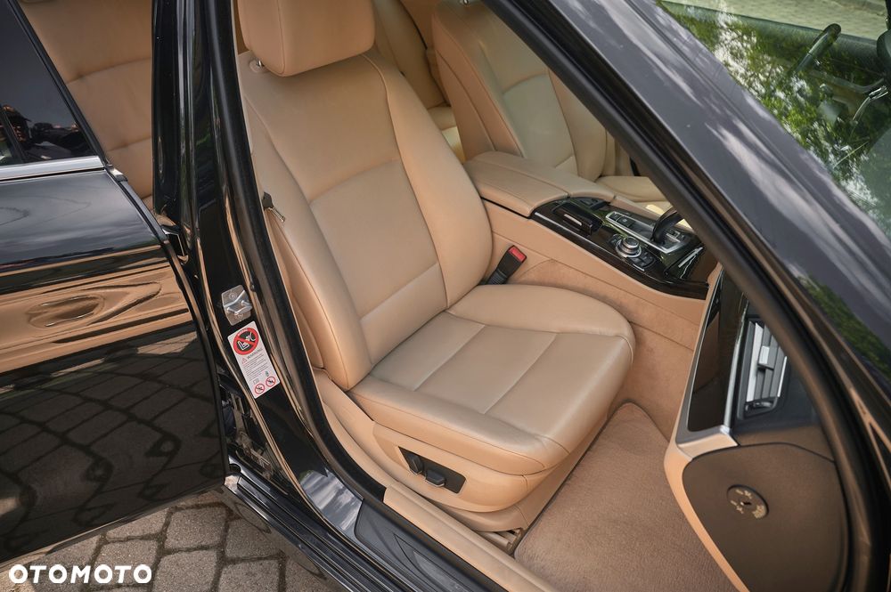 BMW Seria 5 520d - 25