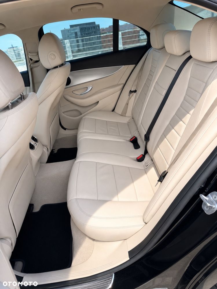 Mercedes-Benz Klasa E 220 d 4-Matic Business Edition 9G-TRONIC - 7