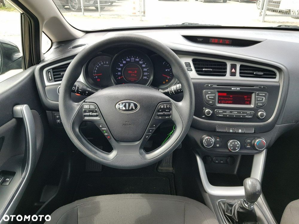Kia Ceed - 13