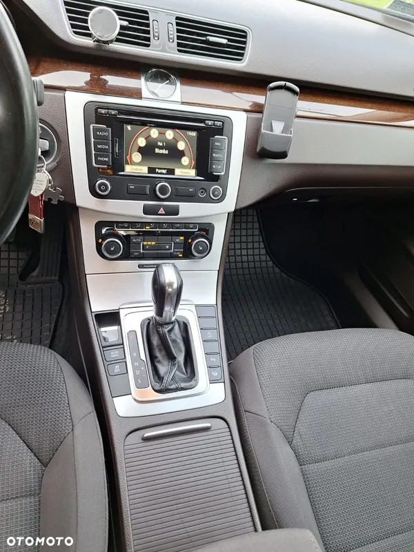 Volkswagen Passat 2.0 TDI Highline DSG - 8