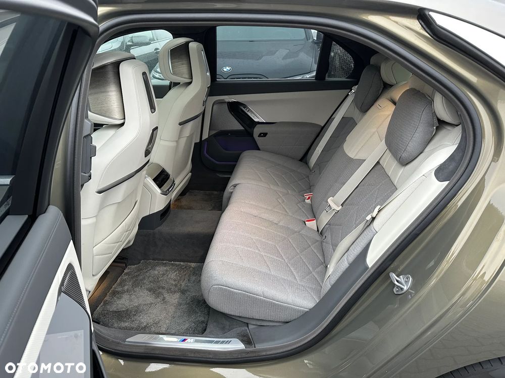 BMW i7 105.7kWh xDrive60 M Sport - 7