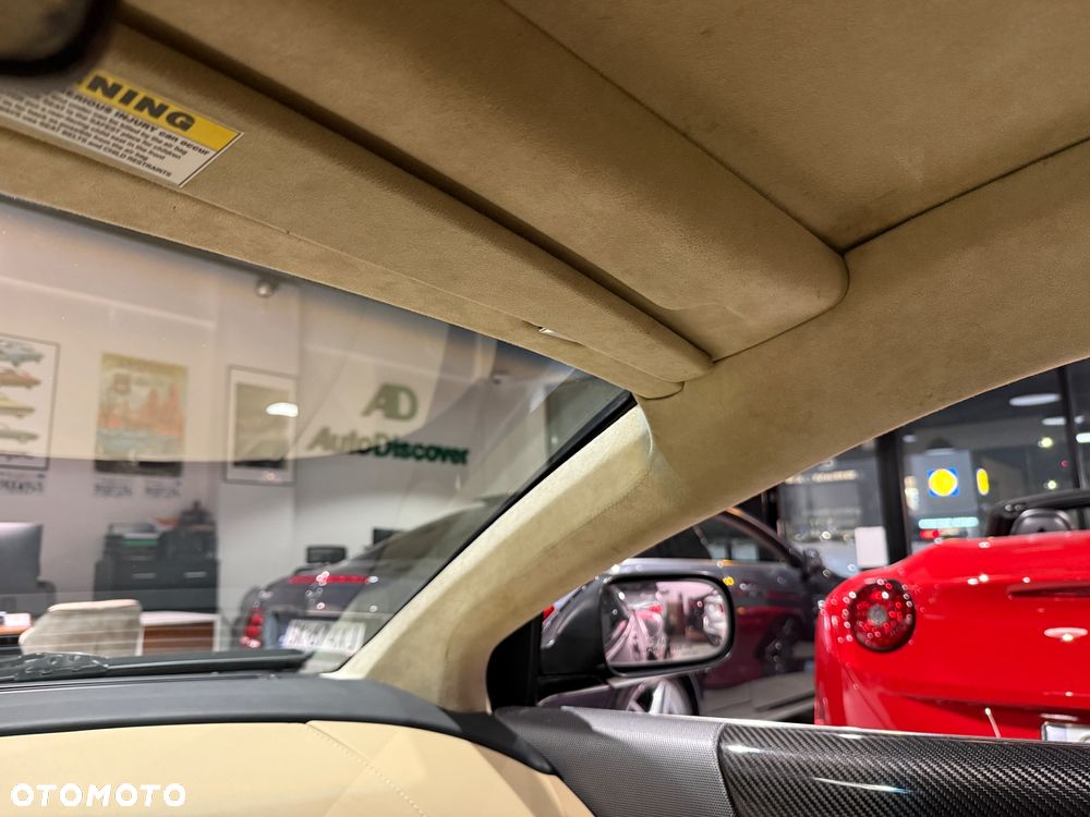 Aston Martin DB9 Standard - 34