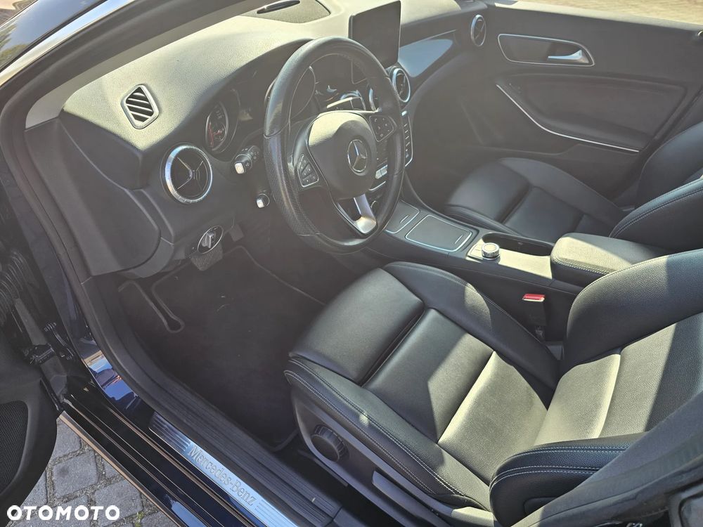 Mercedes-Benz CLA 180 7G-DCT - 10