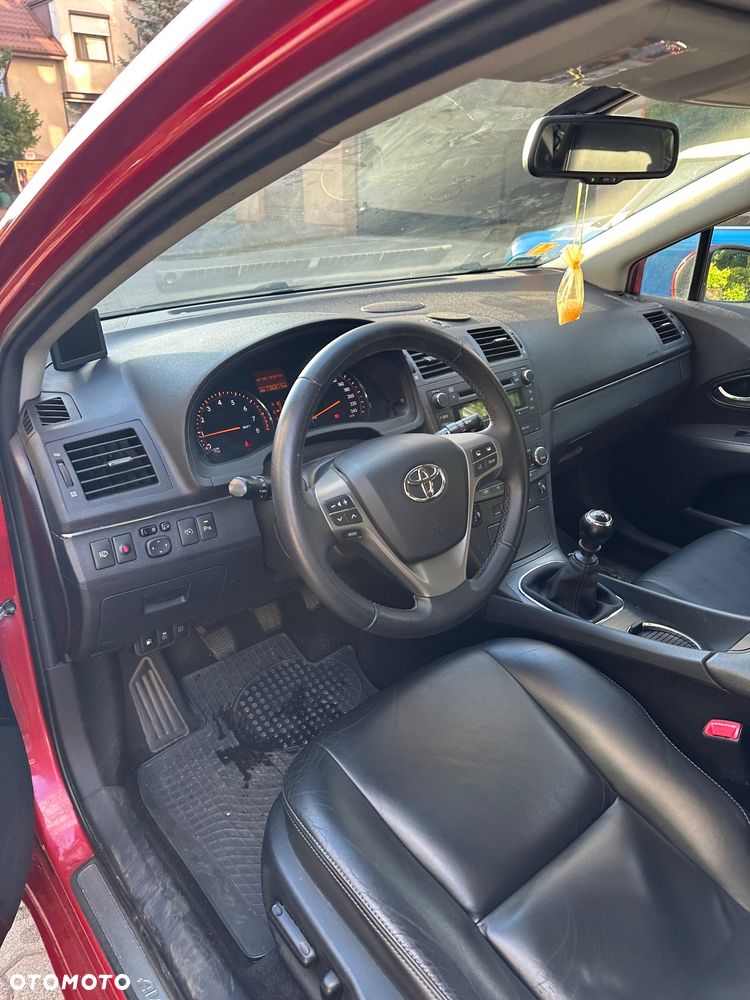 Toyota Avensis 2.0 Premium - 21
