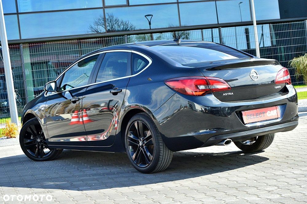 Opel Astra 1.4 T Cosmo - 15