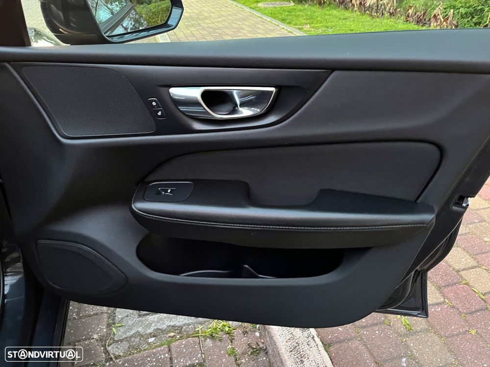 Volvo V60 2.0 D3 Momentum Plus Geartronic - 27