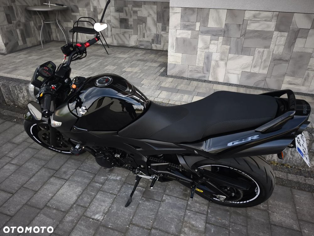 Suzuki GSR - 20