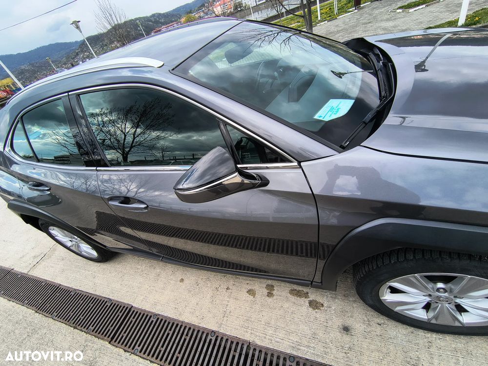 Lexus UX 250h Business Edition - 11