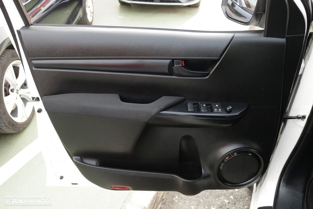 Toyota Hilux 2.4 D-4D 4WD CD CM - 26