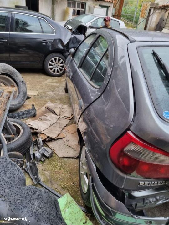 Renault Megane 1.4 16 v  só para peças - 4