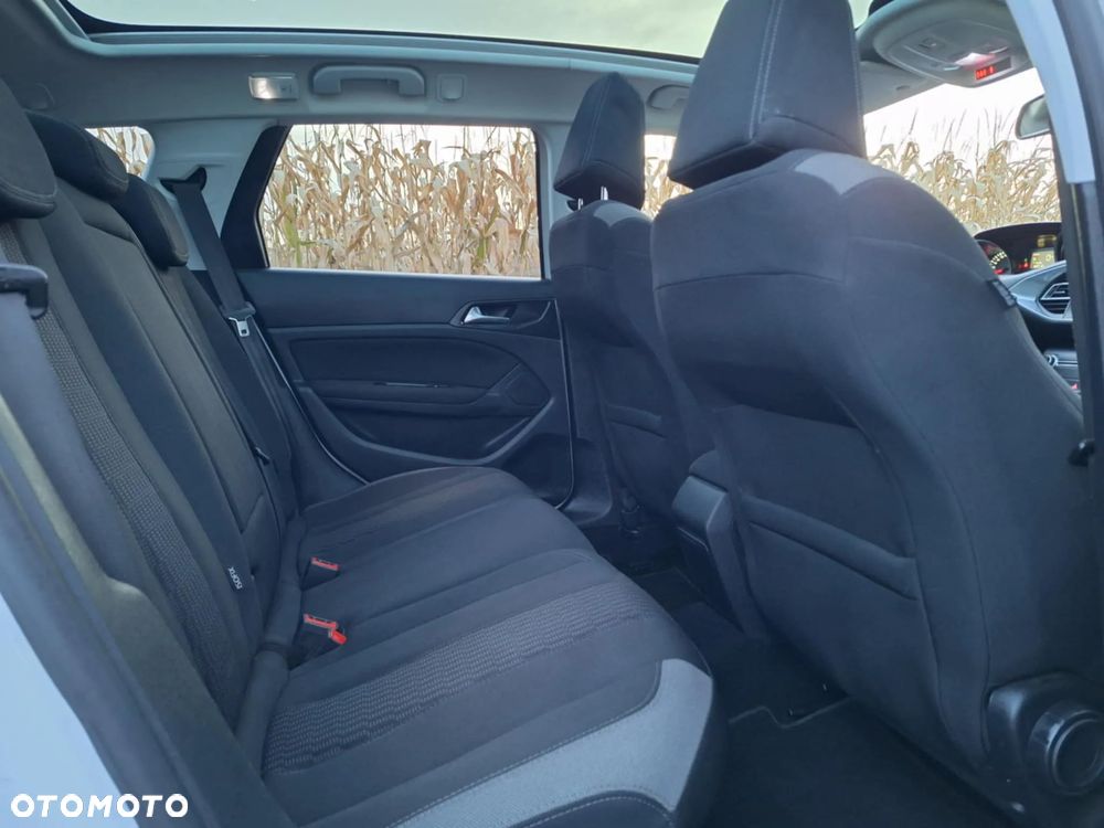 Peugeot 308 1.2 PureTech Allure S&S - 16