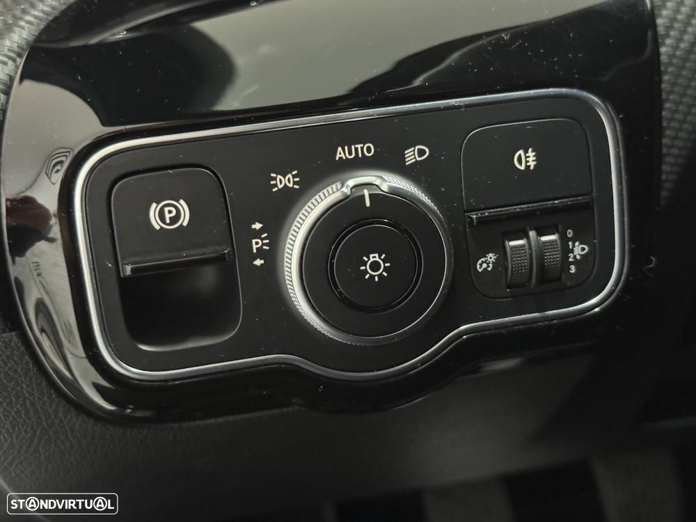 Mercedes-Benz A 180 d Business Solutions - 30