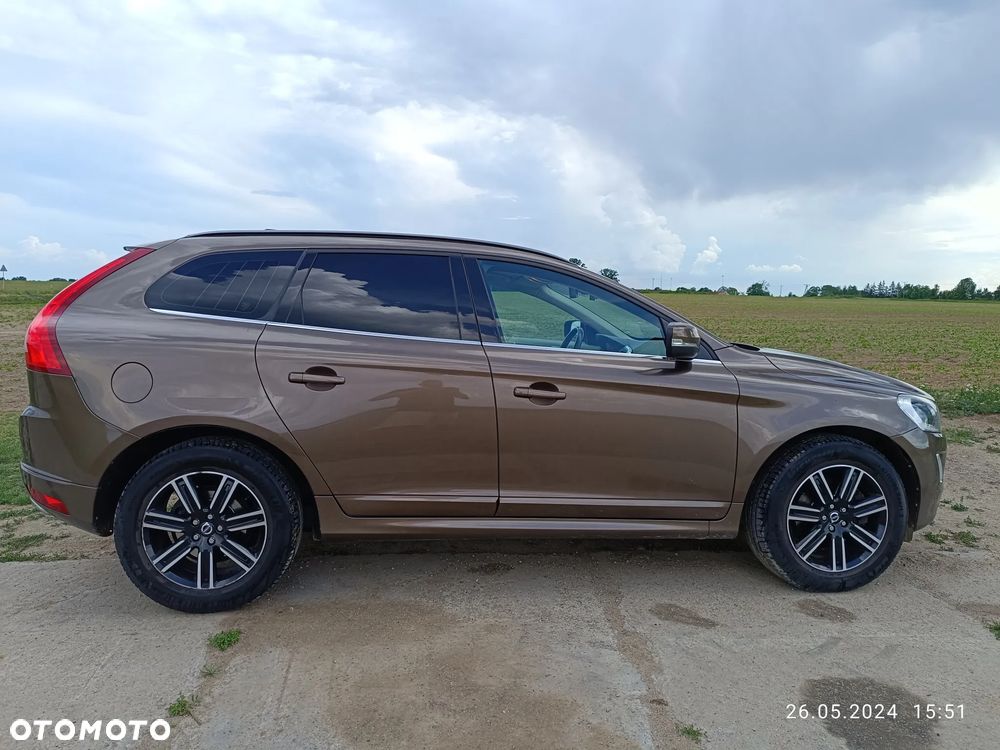Volvo XC 60 D5 AWD Momentum - 8