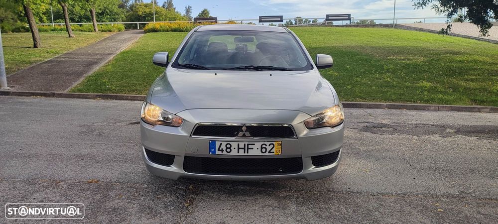 Mitsubishi Lancer 1.5 Inform - 1