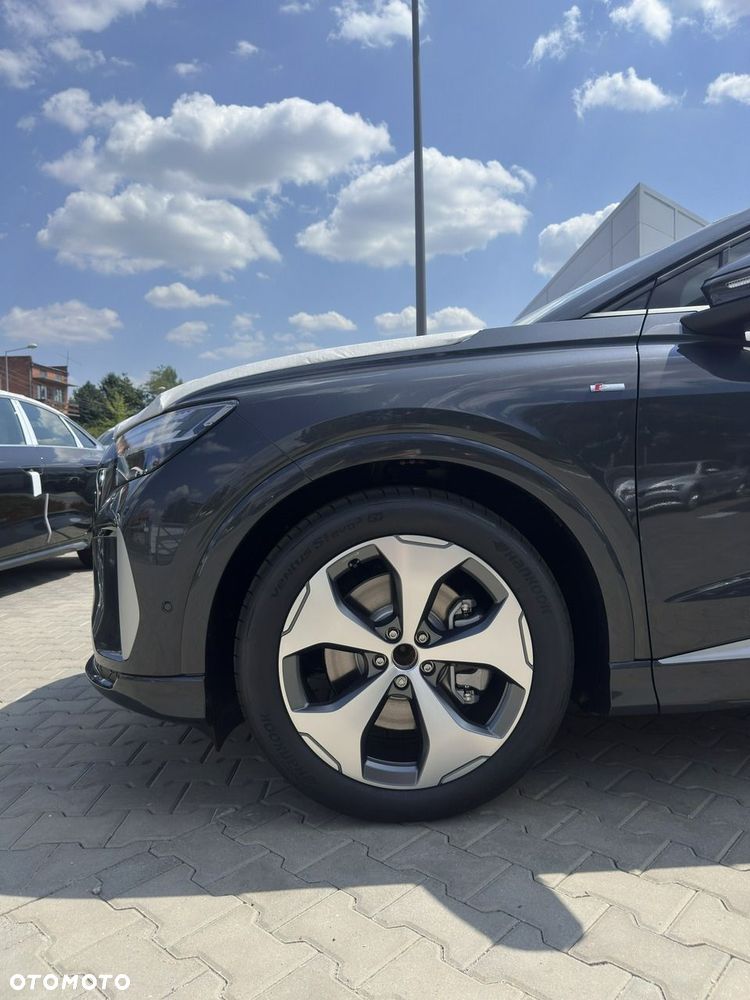 Audi Q4 e-tron - 3