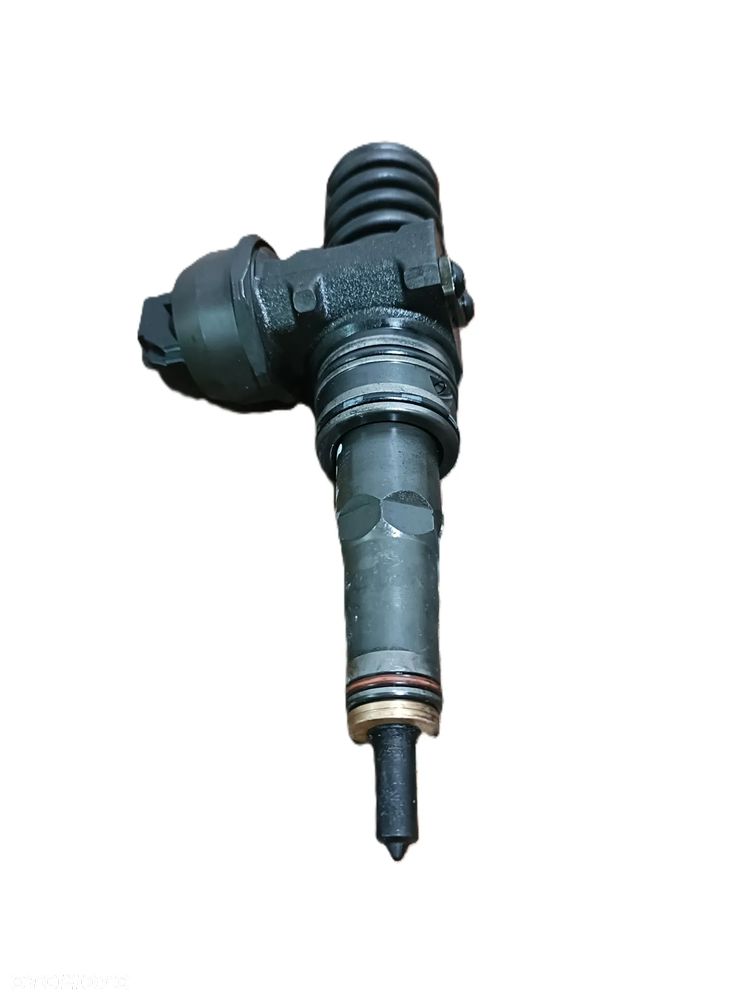 * VOLKSWAGEN GOLF V 03-09 r. 1,9 TDI POMPOWTRYSKI wtryskiwacze 0414720215 - 2