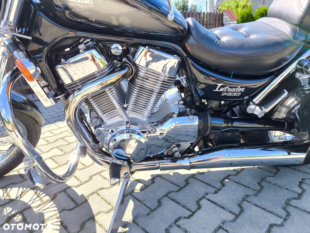 Suzuki Intruder - 11