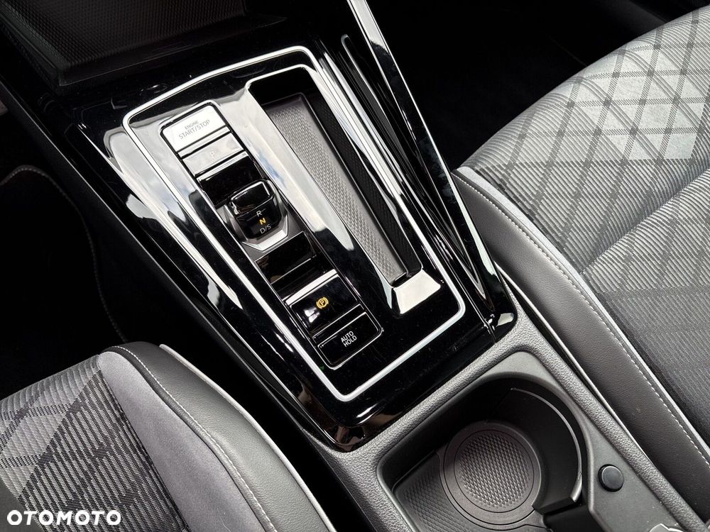 Volkswagen Golf - 22