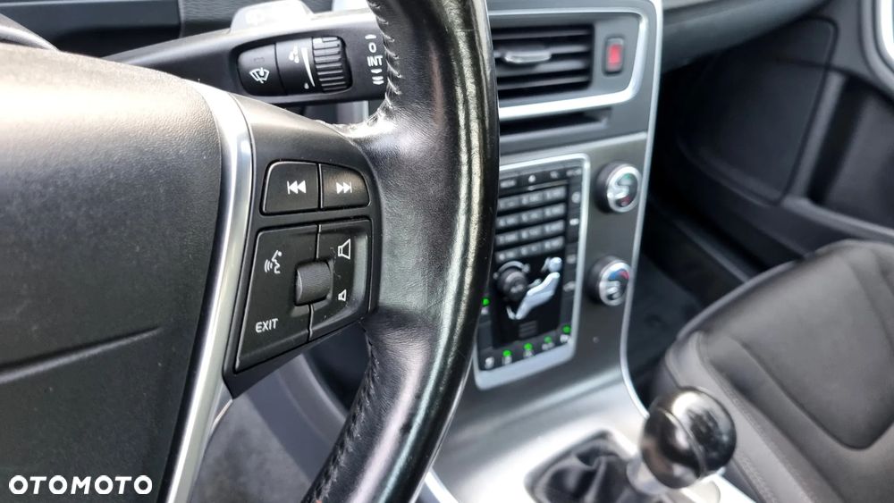 Volvo V60 D4 Momentum - 24