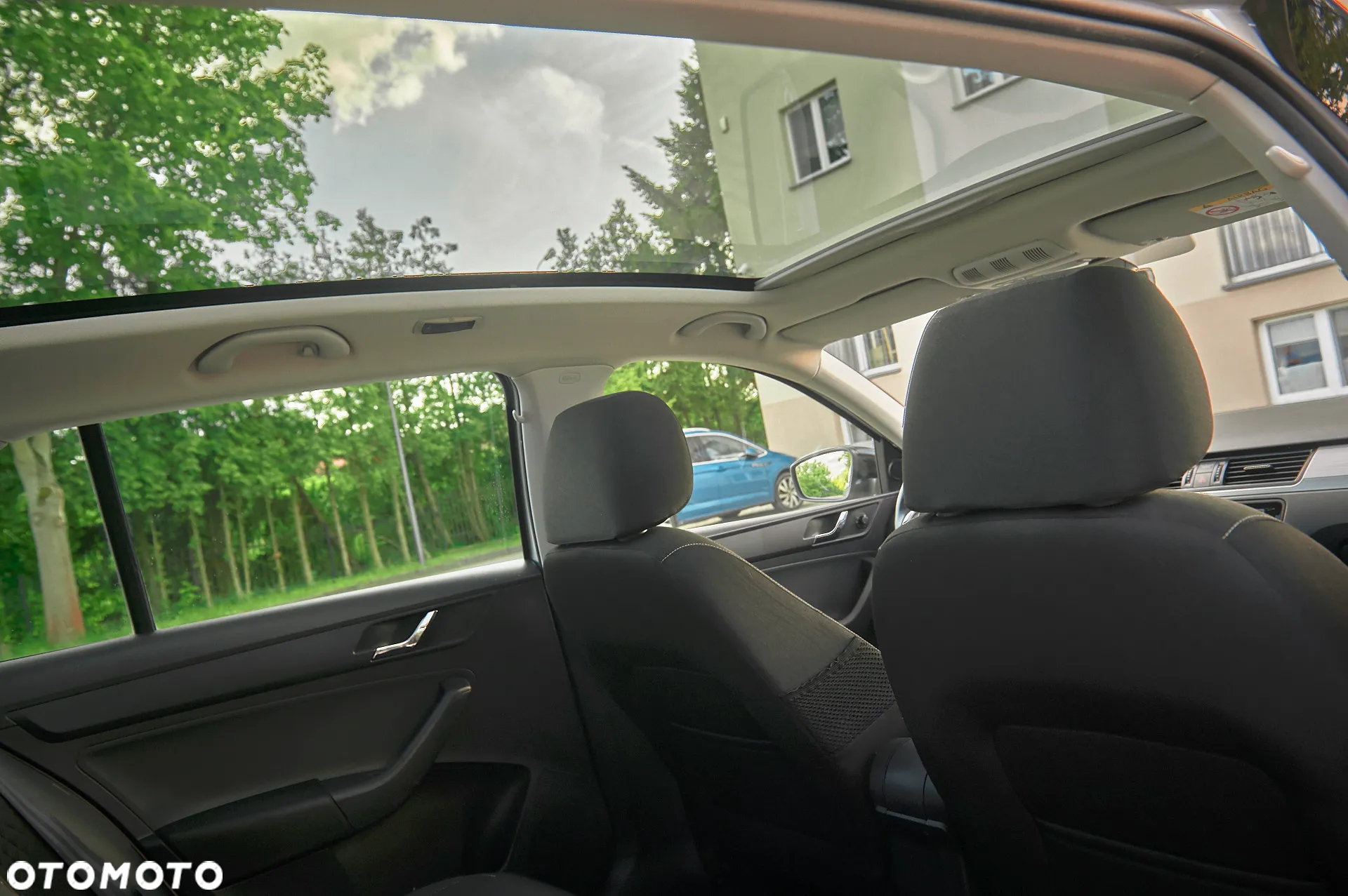 Skoda RAPID Spaceback 1.2 TSI (Green tec) Cool Edition Red & Grey - 26