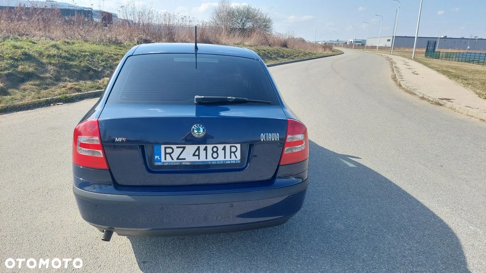 Skoda Octavia 1.6 Tour - 9