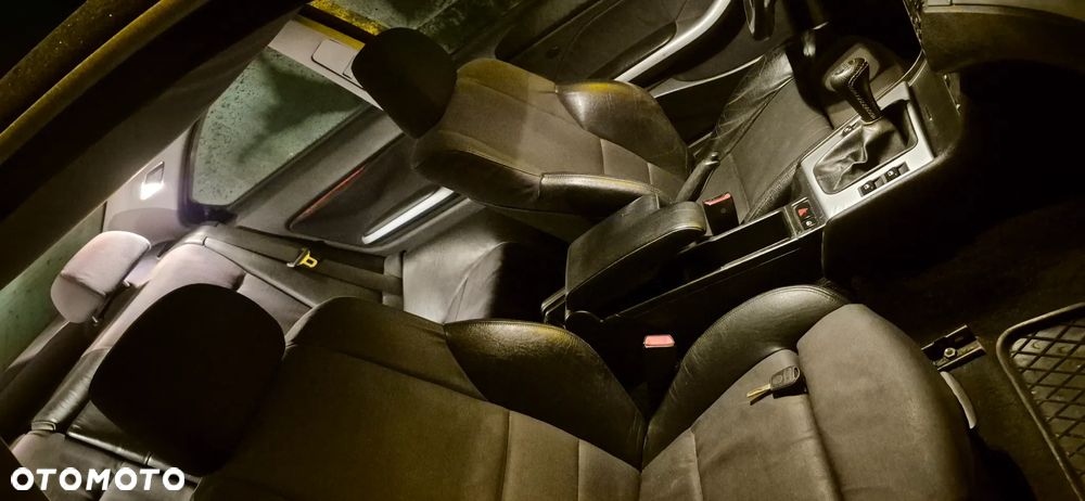 BMW Seria 3 323i - 12