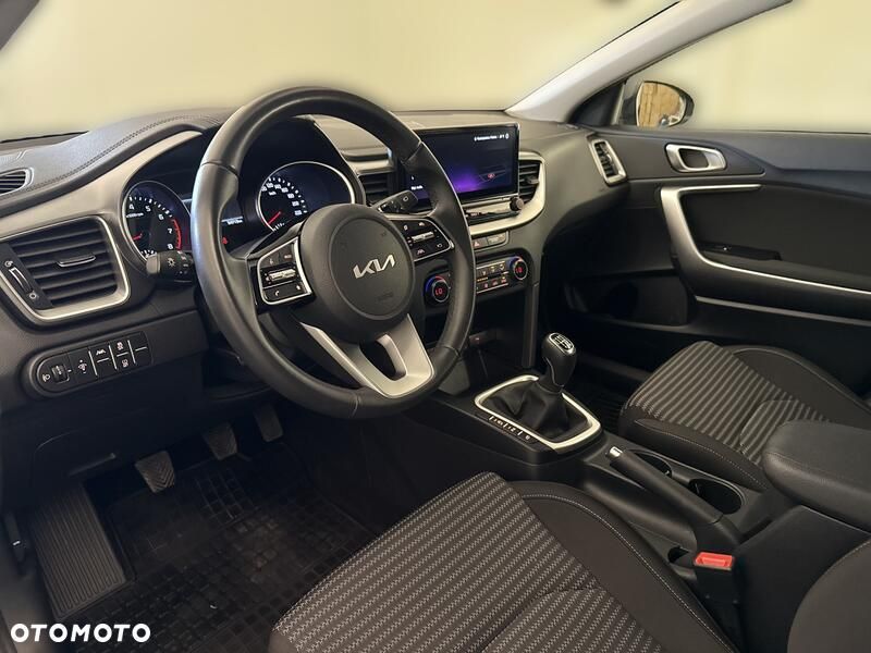 Kia Ceed 1.5 T-GDI M - 10