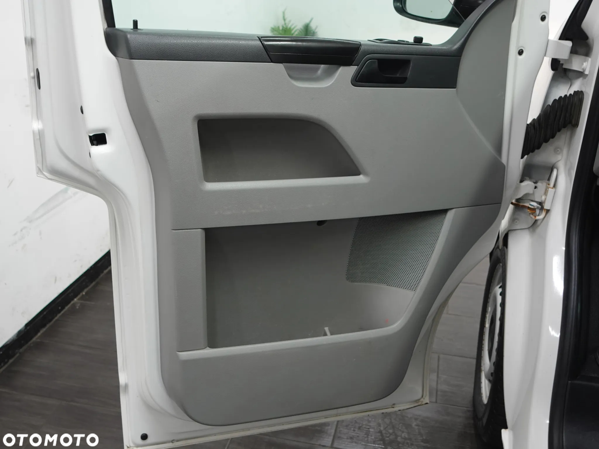 Volkswagen Transporter - Long - 21