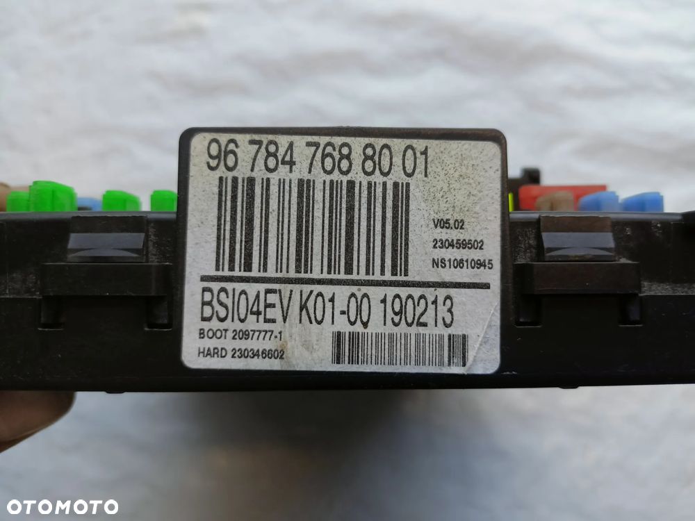 SKRZYNKA BEZPIECZNIKÓW MODUŁ BSI CITROEN PEUGEOT 967847688001 - 2