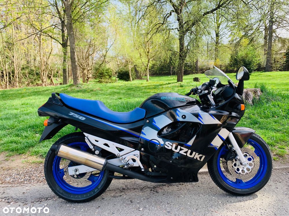 Suzuki GSX - 2